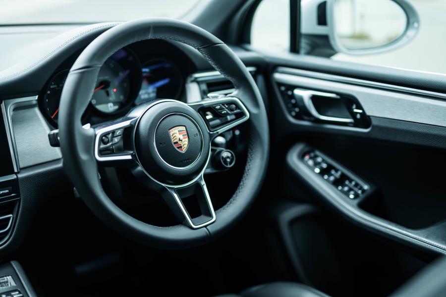 Интерьер Porsche Macan S (95B) 2019 года  (JP) (фото 6 из 16)